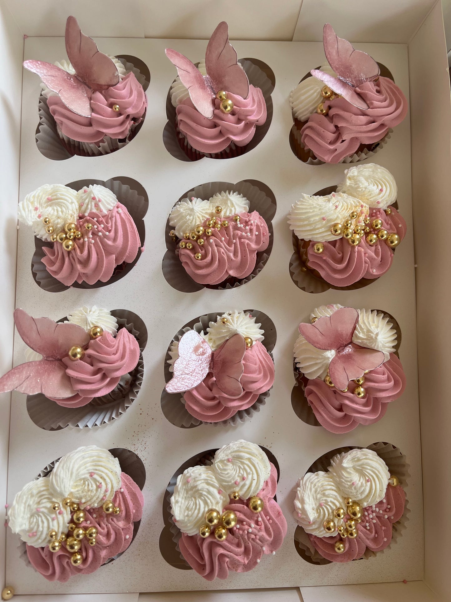 Cupcakes y mini tarta